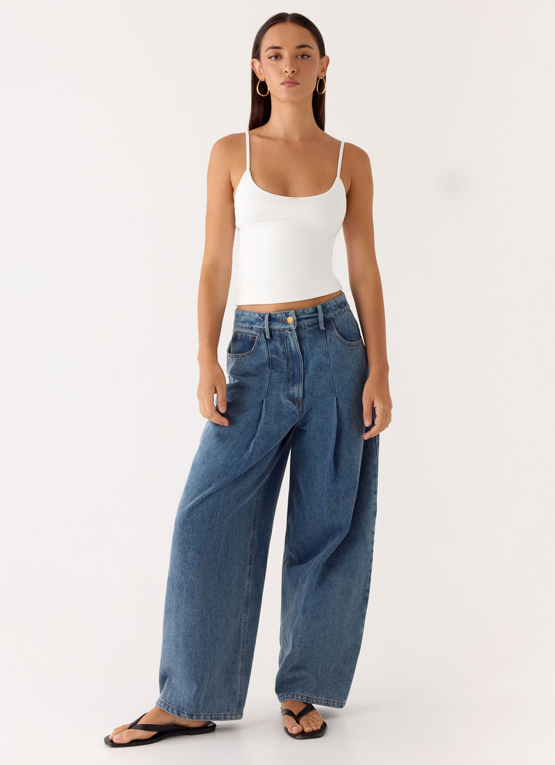 Zayn Pleated Jeans - Light Wash Blue